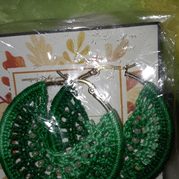 handmade crochet earrings - Picture 3 of 4